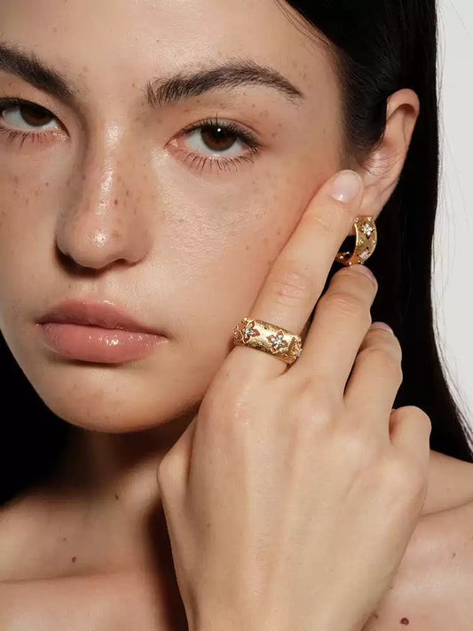 Engraved Flower Four-Leaf Clover Diamond Ring