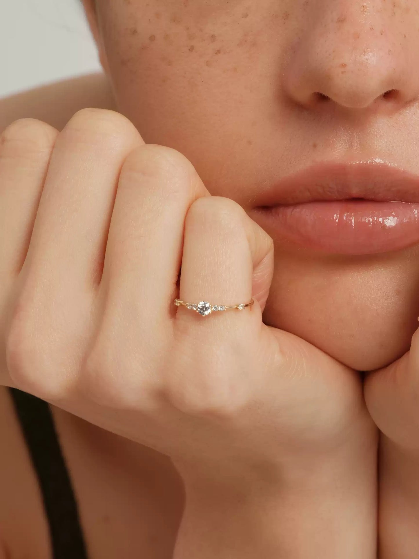 9k gold exquisite and slender lace-set diamond and zirconia k gold ring