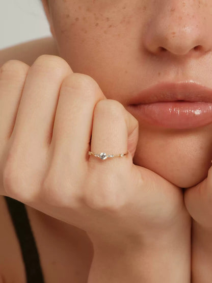 9k gold exquisite and slender lace-set diamond and zirconia k gold ring