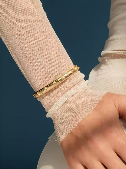 Bracelet decorated with diamonds