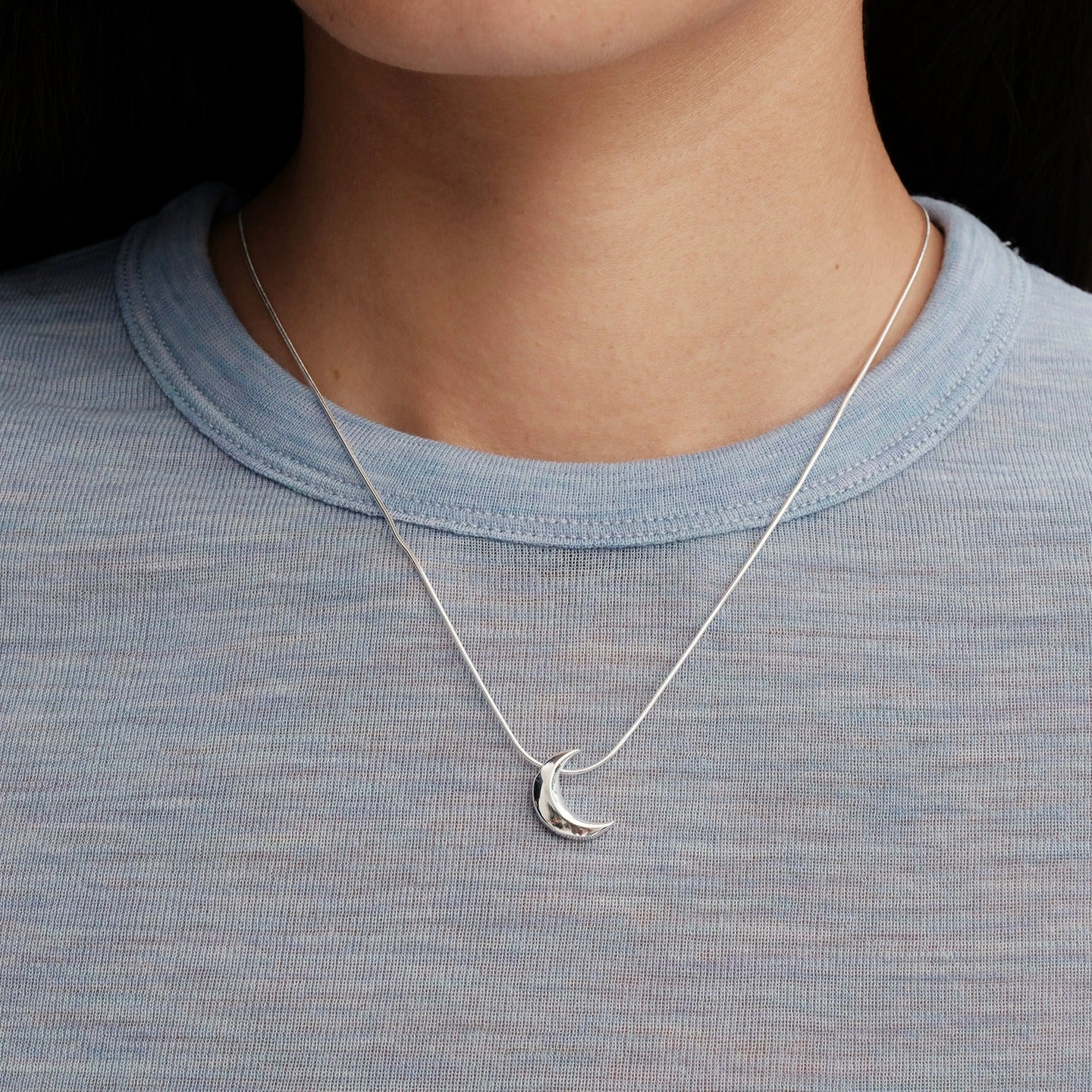 S925 pure silver three-dimensional solid small moon necklace