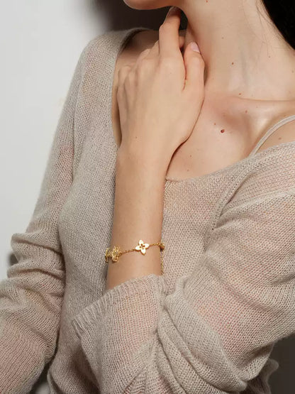 Hollowed-out four-leaf clover with diamond inlay bracelet