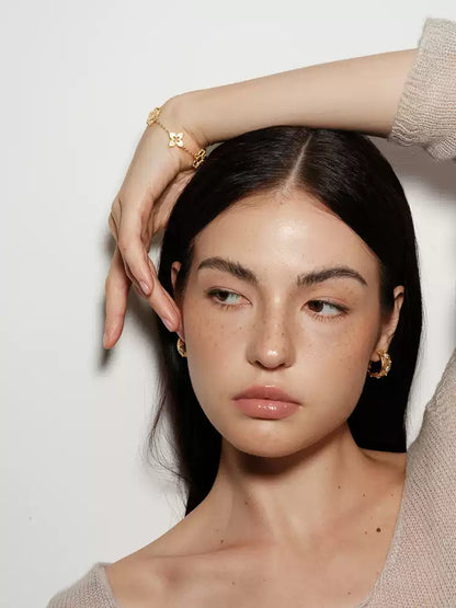 Hollowed-out four-leaf clover with diamond inlay bracelet