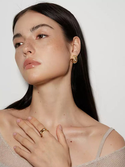 Hollowed-out four-leaf clover earrings