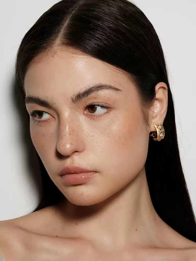 Hollowed-out four-leaf clover earrings