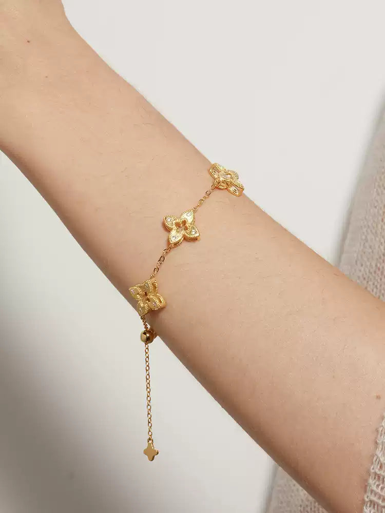 Hollowed-out four-leaf clover with diamond inlay bracelet