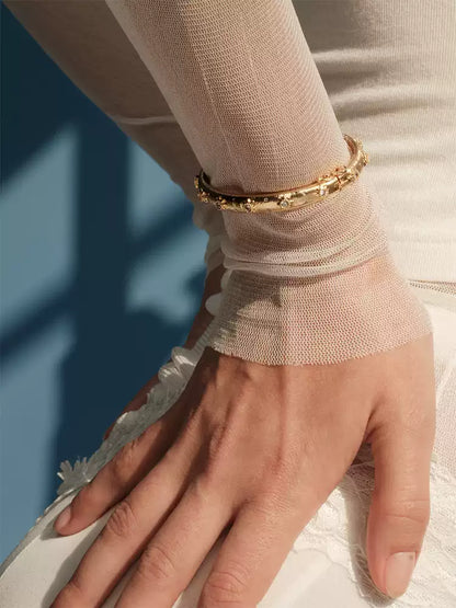 Bracelet decorated with diamonds