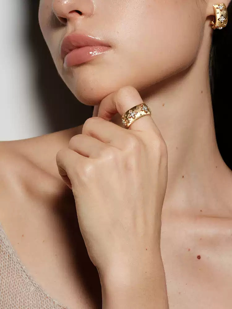 Engraved Flower Four-Leaf Clover Diamond Ring