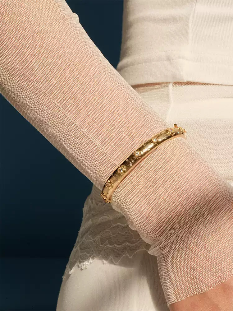 Bracelet decorated with diamonds