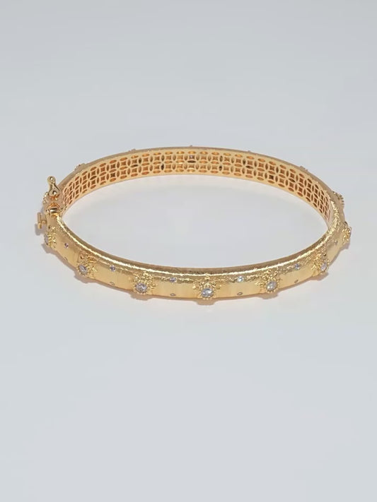 Bracelet decorated with diamonds