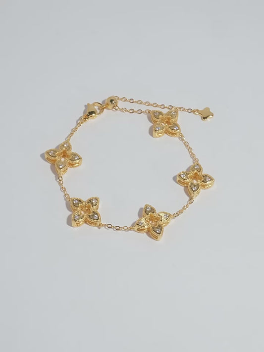 Hollowed-out four-leaf clover with diamond inlay bracelet